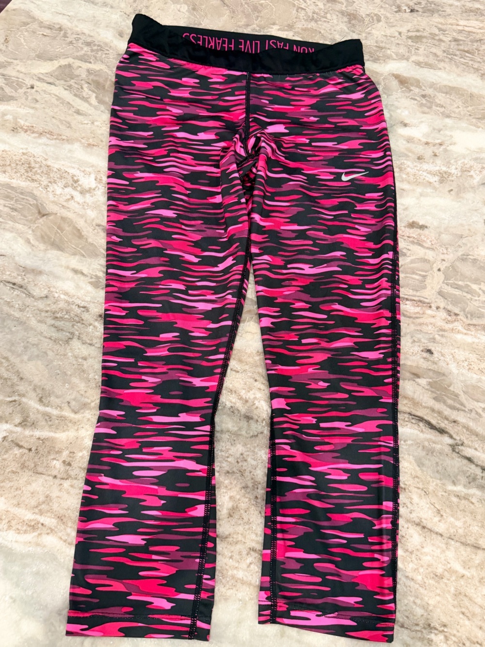Nike Dri-FIT Pink Camo Cropped Leggings Medium Athletic Workout Pants
